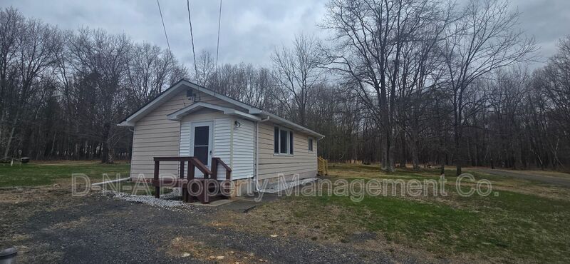 125 Maggie Way in Effort, PA - Building Photo