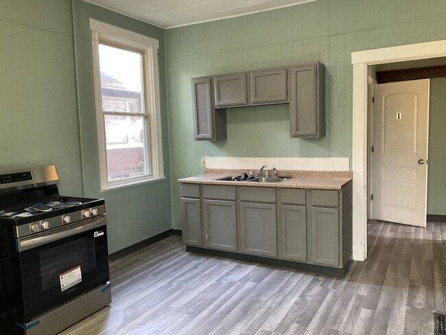 1825 Clarion Ave in Cincinnati, OH - Building Photo - Building Photo