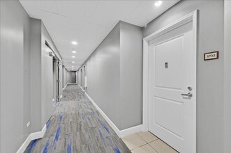 200 W Sahara Ave in Las Vegas, NV - Building Photo - Building Photo