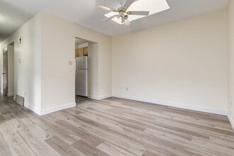 Huntington Townhomes in Edmonton, AB - Building Photo - Building Photo