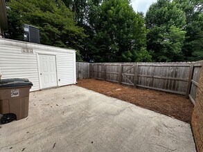 5123 Lawndale Dr in Greensboro, NC - Building Photo - Building Photo