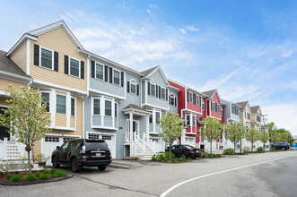 Lenox Village Townhomes in Norwood, MA - Building Photo - Building Photo