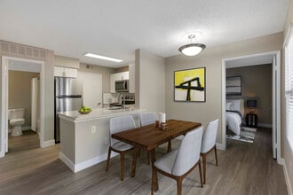 Solis at Flamingo in Las Vegas, NV - Foto de edificio - Building Photo