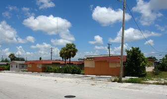 5625 Wiley St in Hollywood, FL - Building Photo