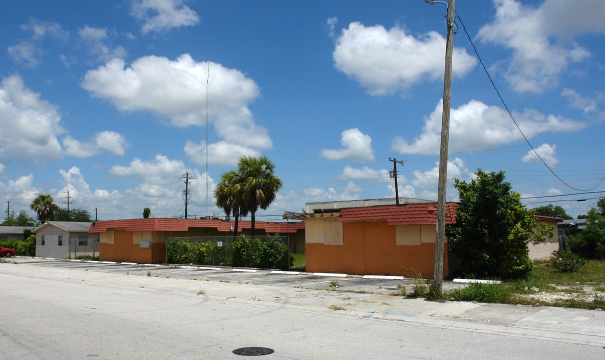 5625 Wiley St in Hollywood, FL - Foto de edificio