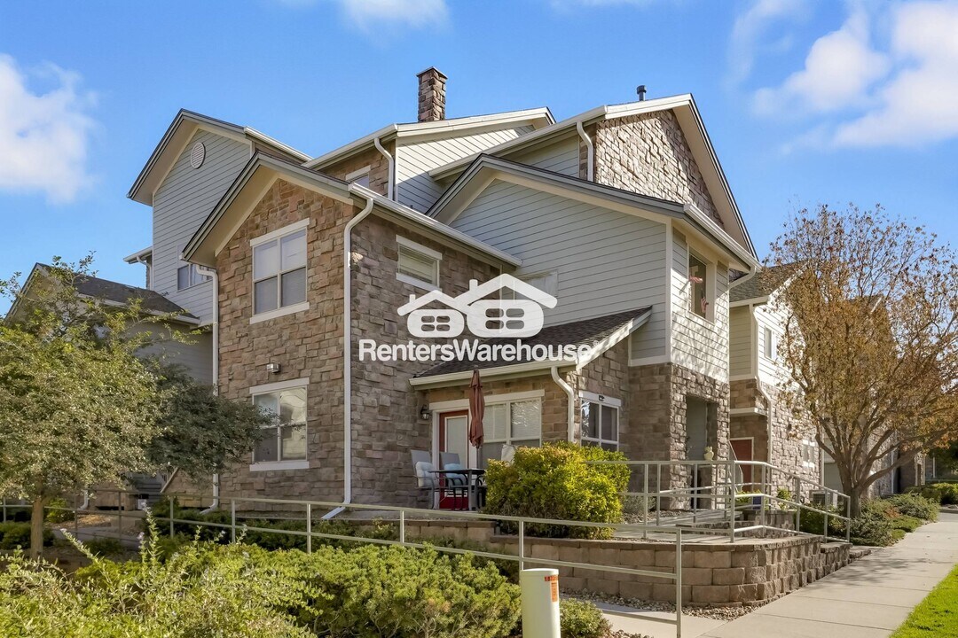 18741 E Water Dr in Aurora, CO - Building Photo