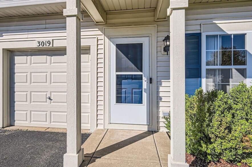 3019 Hoffman St in Plano, IL - Building Photo