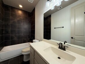 10 Quiet Path Dr in Sugar Land, TX - Building Photo - Building Photo