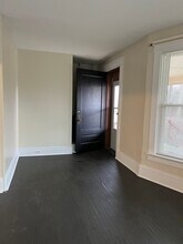 34 S Adams St, Unit 1 in Akron, OH - Foto de edificio - Building Photo