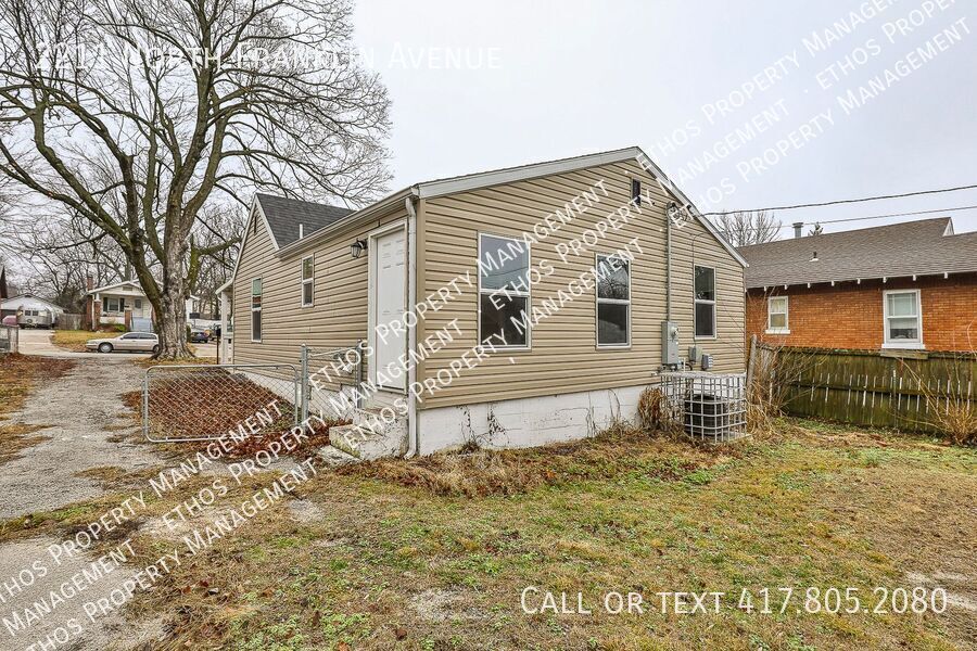 2211 N Franklin Ave in Springfield, MO - Building Photo