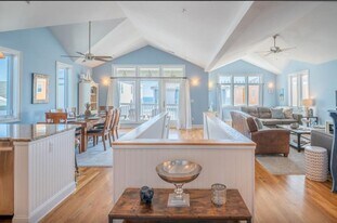 608 Carolina Beach Ave S in Carolina Beach, NC - Building Photo