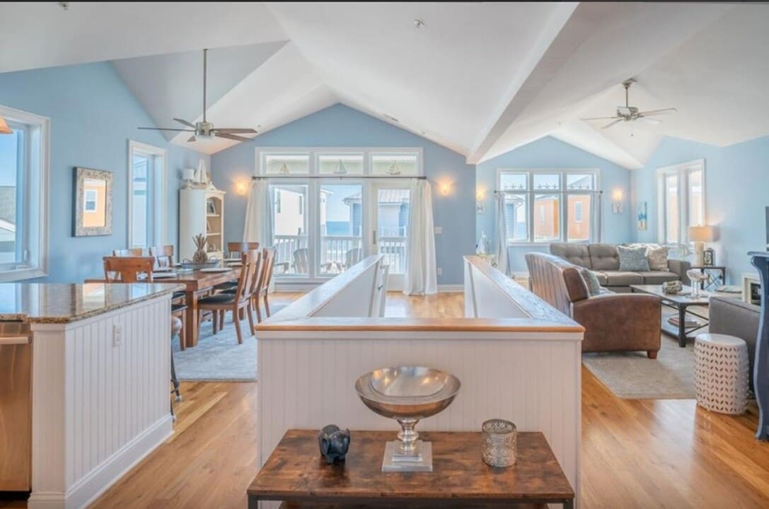 608 Carolina Beach Ave S in Carolina Beach, NC - Building Photo