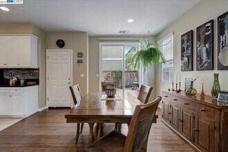 316 MacArthur Way in Brentwood, CA - Building Photo - Building Photo