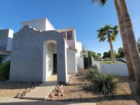 280 S Elizabeth Way in Chandler, AZ - Building Photo