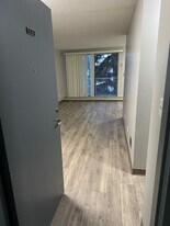 13516-102 102 St NW in Edmonton, AB - Building Photo