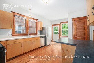 300 Valley Ave NW in Grand Rapids, MI - Building Photo - Building Photo