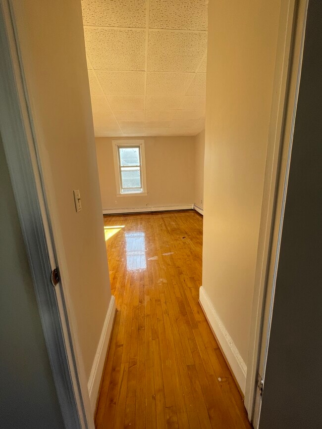 418 4th St, Unit 1 in Carlstadt, NJ - Building Photo - Building Photo