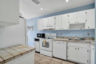 19 Stratford Dr in Boynton Beach, FL - Building Photo - Building Photo