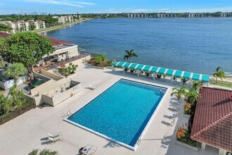 115 Lake Emerald Dr in Oakland Park, FL - Building Photo - Building Photo