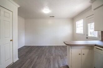 5011 42nd St in Lubbock, TX - Building Photo - Building Photo