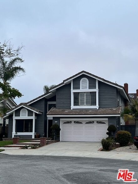 5241 W Goldenwood Dr in Inglewood, CA - Foto de edificio - Building Photo