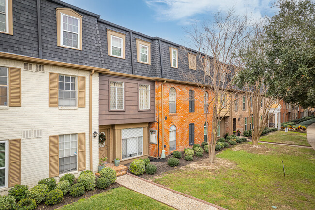 Post Oak Lane Condominiums