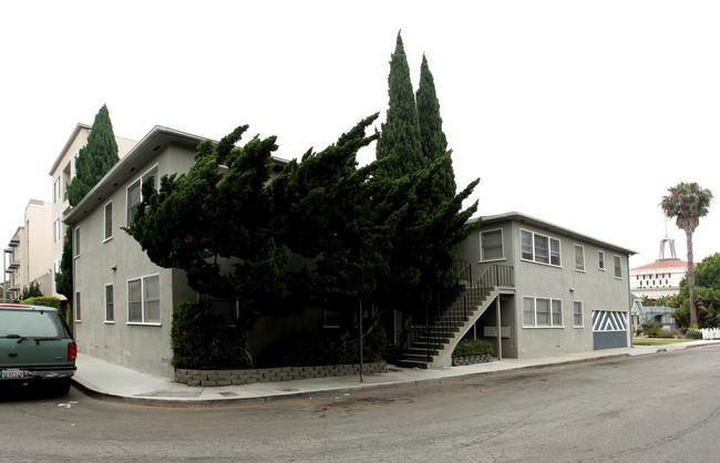 271 N Lowena Dr in Long Beach, CA - Building Photo - Building Photo