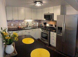 244 Toby St, Unit B in Clarion, PA - Foto de edificio - Building Photo