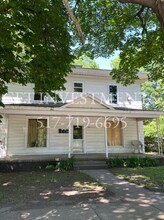 319 N Cochran Ave, Unit 3 in Charlotte, MI - Foto de edificio - Building Photo