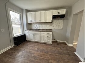 54 Harrison Ave, Unit 4 in Jersey City, NJ - Building Photo