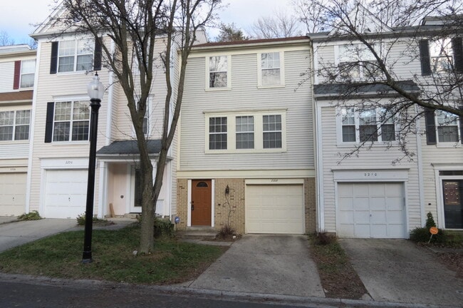 2208 Wimbledon Cir in Silver Spring, MD - Building Photo - Building Photo