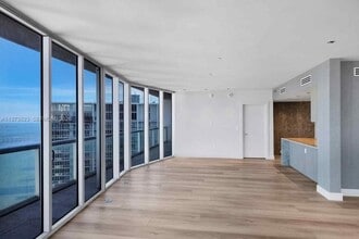 465 Brickell Ave in Miami, FL - Building Photo - Building Photo