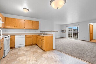 Gateway Estates Apartments in Beloit, WI - Foto de edificio - Building Photo