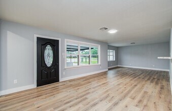4914 W 43rd St in Houston, TX - Foto de edificio - Building Photo