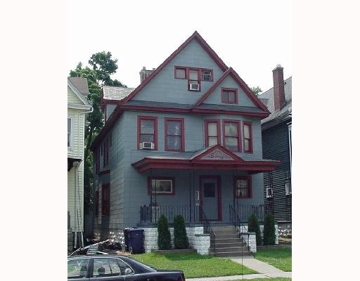 557 Potomac Ave in Buffalo, NY - Building Photo