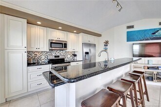 10701 S Ocean Dr in Jensen Beach, FL - Foto de edificio - Building Photo