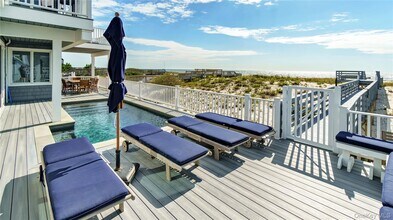 939 Dune Rd in Westhampton Beach, NY - Building Photo - Building Photo