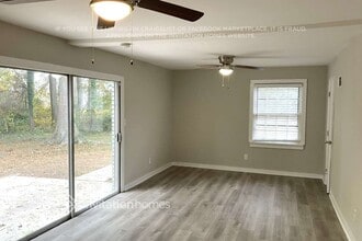 2360 Sandgate Rd SW in College Park, GA - Building Photo - Building Photo