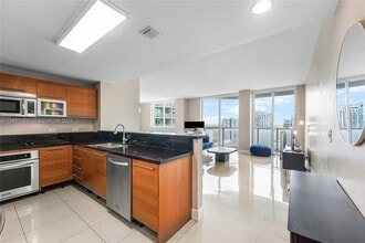 244 Biscayne Blvd in Miami, FL - Building Photo - Building Photo