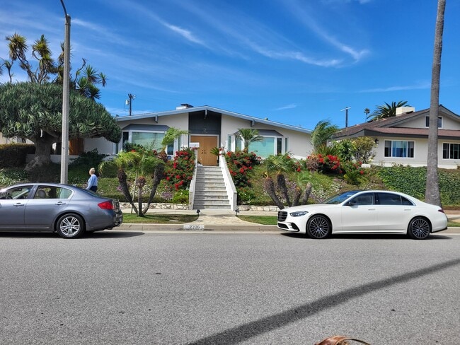 property at 2206 W Paseo del Mar