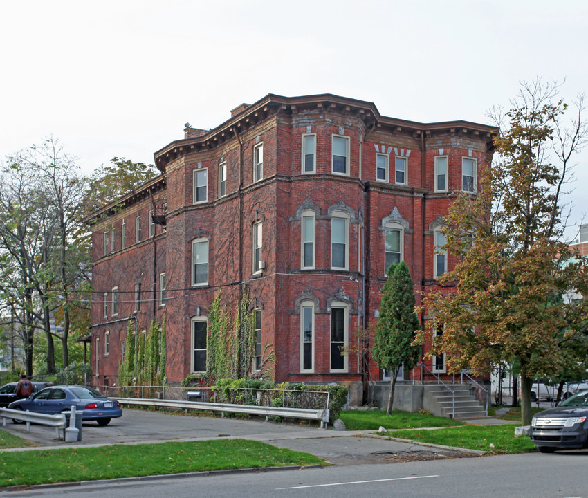 461 Ledyard St in Detroit, MI - Building Photo