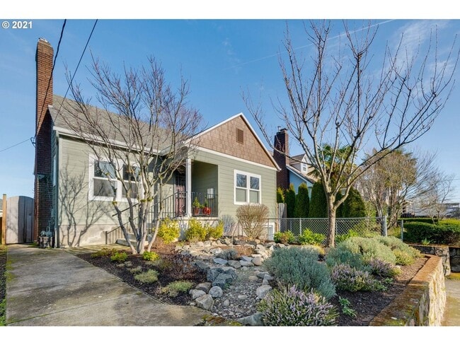 property at 1823 N Ainsworth St