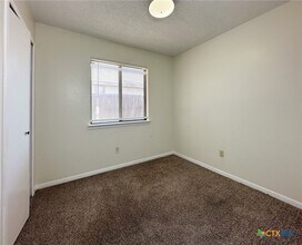 2211 Barry Dr in Killeen, TX - Building Photo - Building Photo