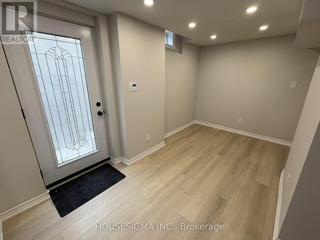 526 Cobblehill Dr in Oshawa, ON - Building Photo - Building Photo