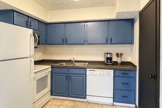 1600 Worthington Row Dr in Columbus, OH - Building Photo - Building Photo