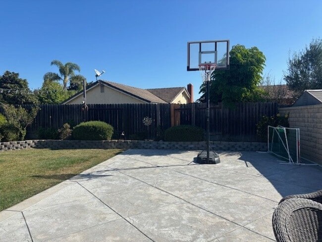 1060 Hickory View Cir in Camarillo, CA - Building Photo - Building Photo