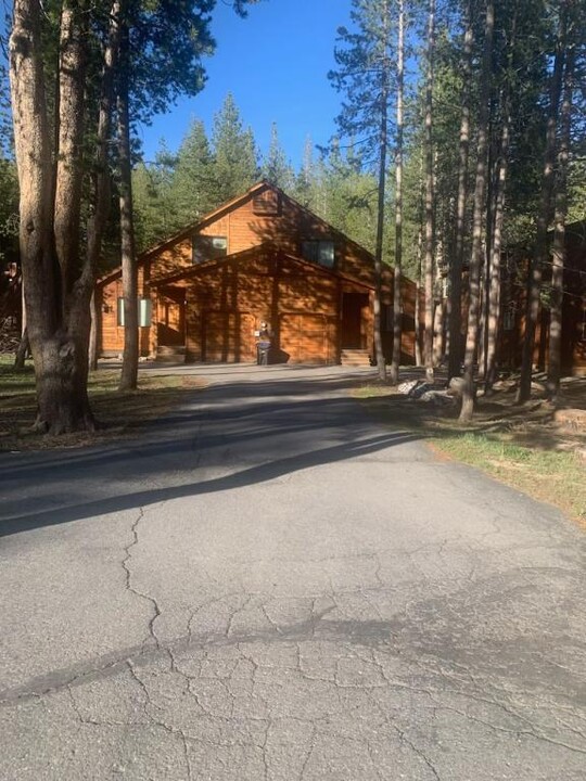 13001 Northwoods Blvd in Truckee, CA - Building Photo