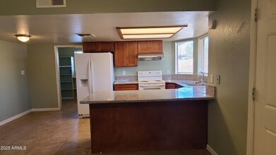 3105 S Rogers in Mesa, AZ - Building Photo - Building Photo