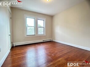 19 Claymoss Rd, Unit 1 in Boston, MA - Foto de edificio - Building Photo