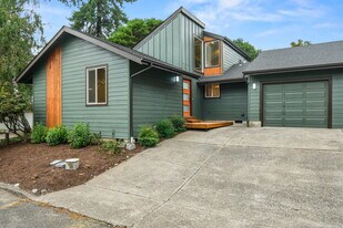 8027 SW 103rd Ave in Beaverton, OR - Building Photo